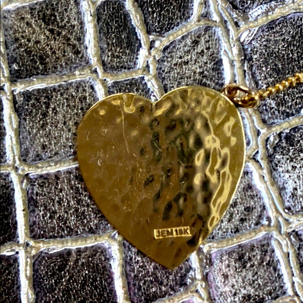 18k Hammered Heart 1” with 18” chain in yg